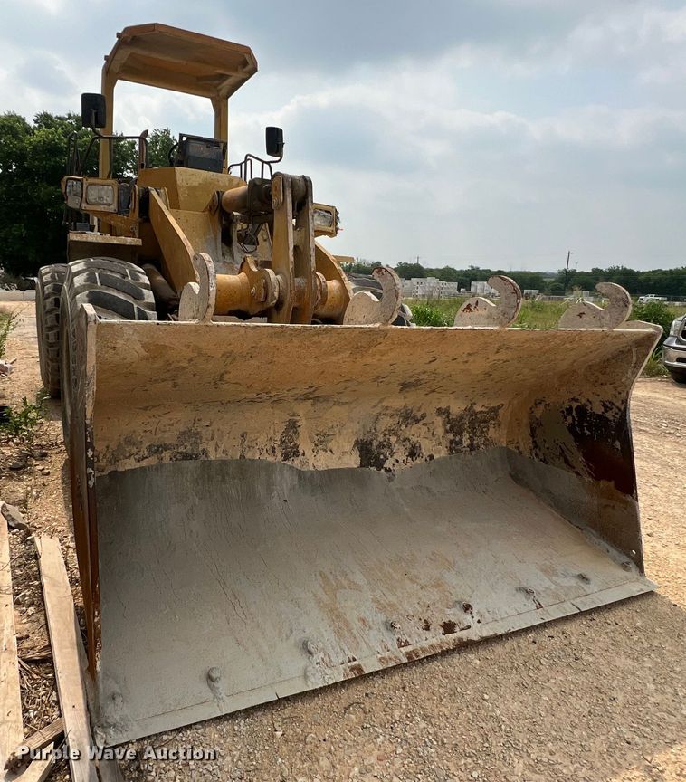 image for item DS3111 1994 Komatsu WA250-1 wheel loader