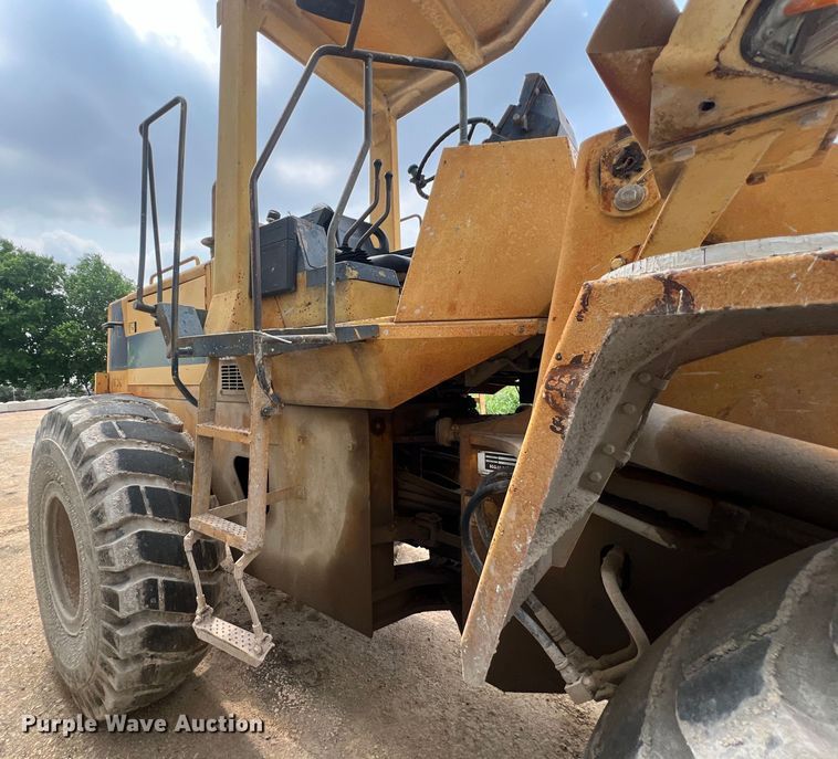 image for item DS3111 1994 Komatsu WA250-1 wheel loader
