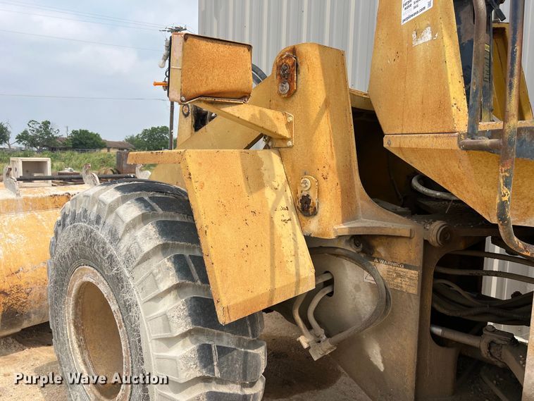image for item DS3111 1994 Komatsu WA250-1 wheel loader
