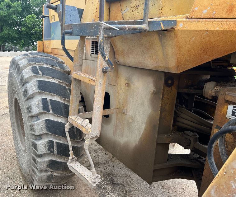 image for item DS3111 1994 Komatsu WA250-1 wheel loader