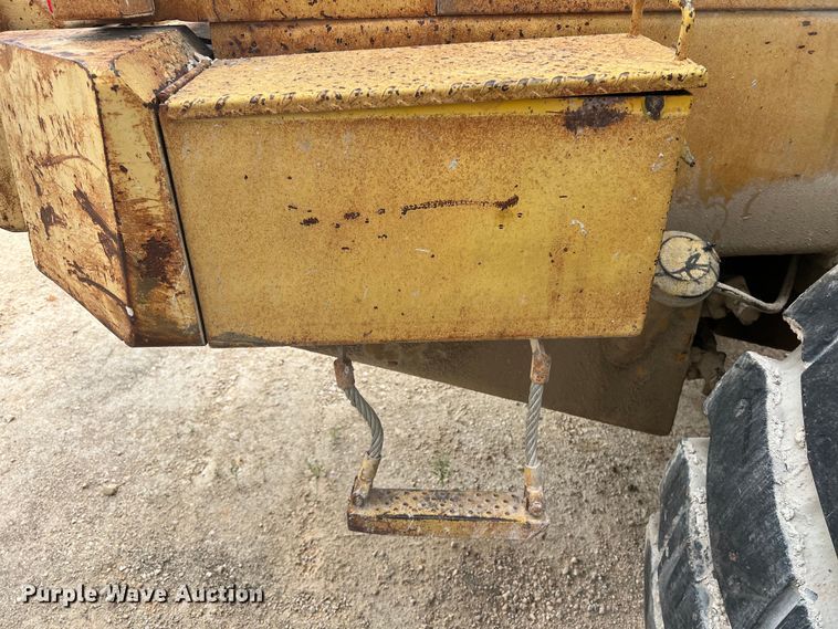 image for item DS3111 1994 Komatsu WA250-1 wheel loader