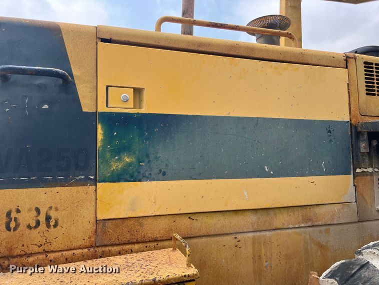 image for item DS3111 1994 Komatsu WA250-1 wheel loader