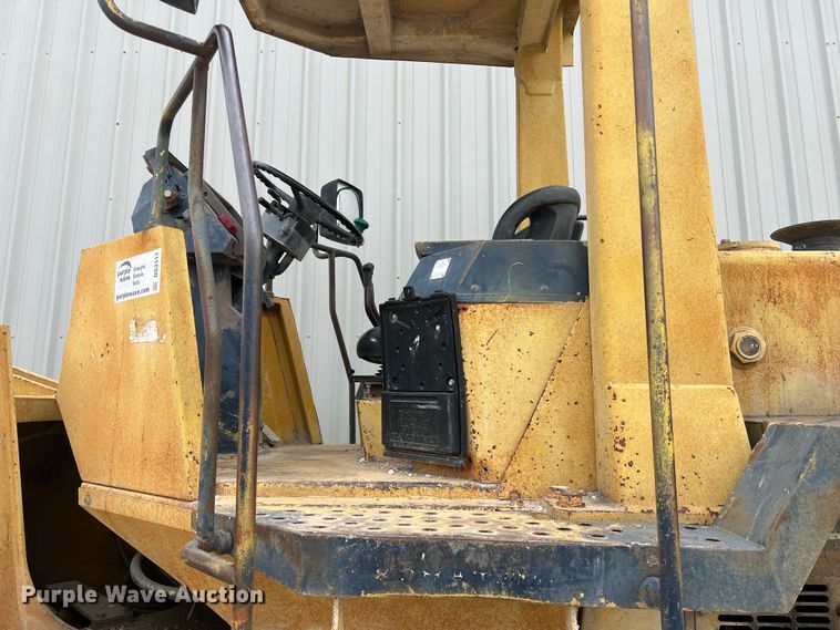 image for item DS3111 1994 Komatsu WA250-1 wheel loader
