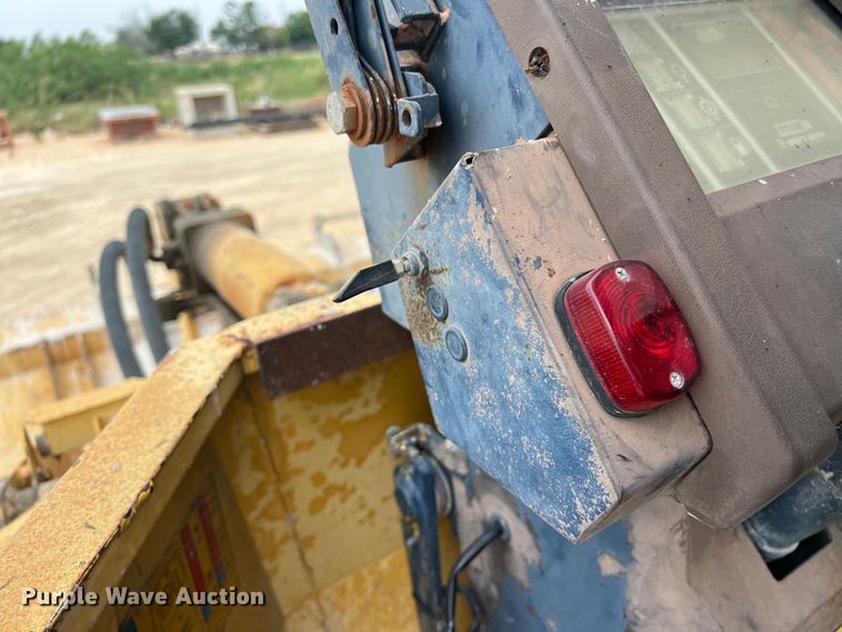 image for item DS3111 1994 Komatsu WA250-1 wheel loader