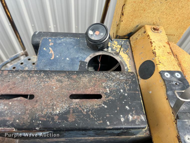 image for item DS3111 1994 Komatsu WA250-1 wheel loader