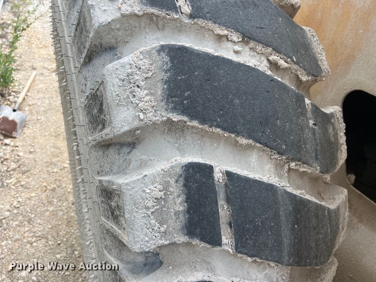 image for item DS3111 1994 Komatsu WA250-1 wheel loader