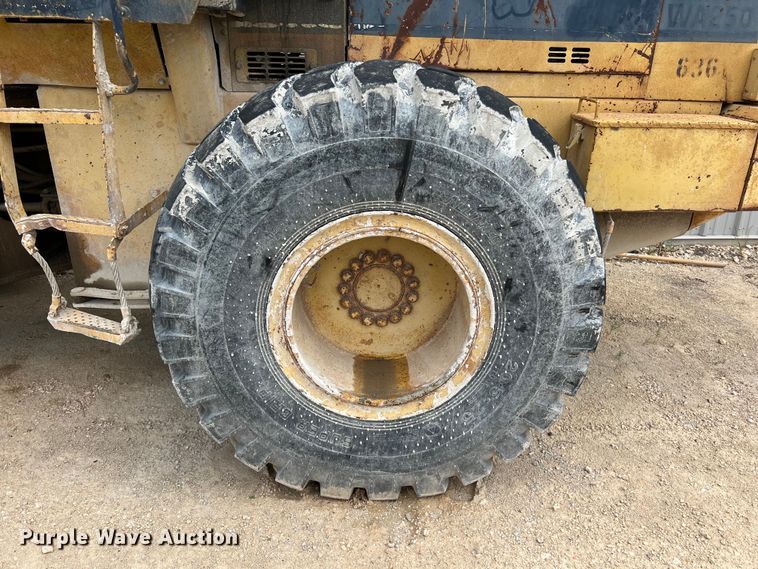 image for item DS3111 1994 Komatsu WA250-1 wheel loader