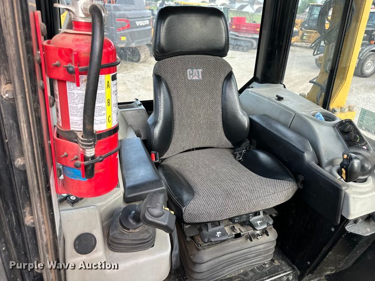 image for item DS4168 2018 Caterpillar  D6N LGP dozer