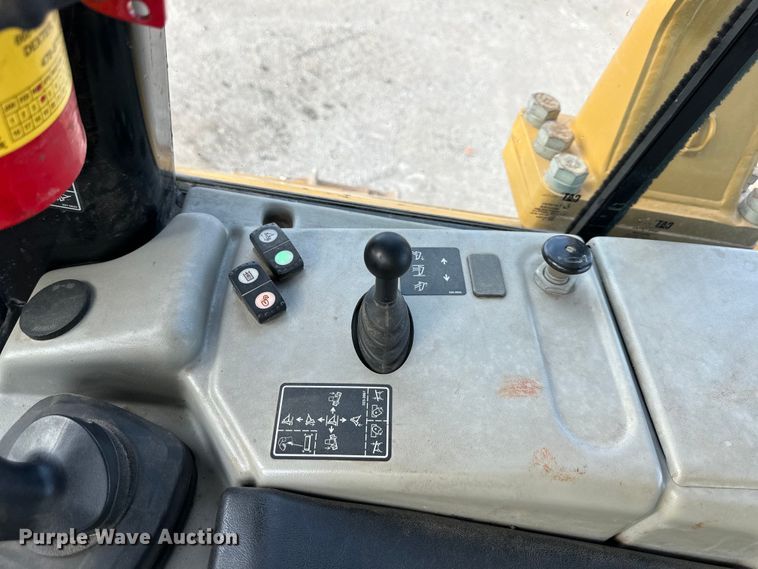 image for item DS4168 2018 Caterpillar  D6N LGP dozer