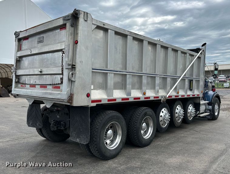 image for item DS4169 2004 Kenworth  T800 dump truck