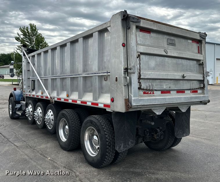 image for item DS4169 2004 Kenworth  T800 dump truck