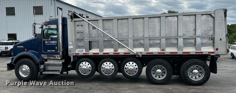 image for item DS4169 2004 Kenworth  T800 dump truck