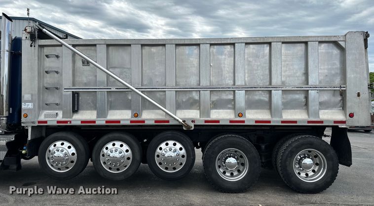 image for item DS4169 2004 Kenworth  T800 dump truck