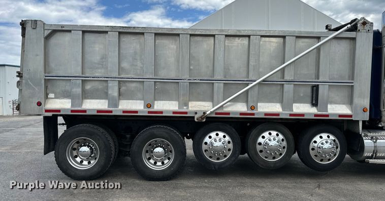 image for item DS4169 2004 Kenworth  T800 dump truck