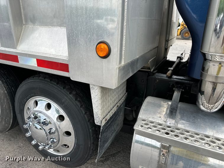 image for item DS4169 2004 Kenworth  T800 dump truck