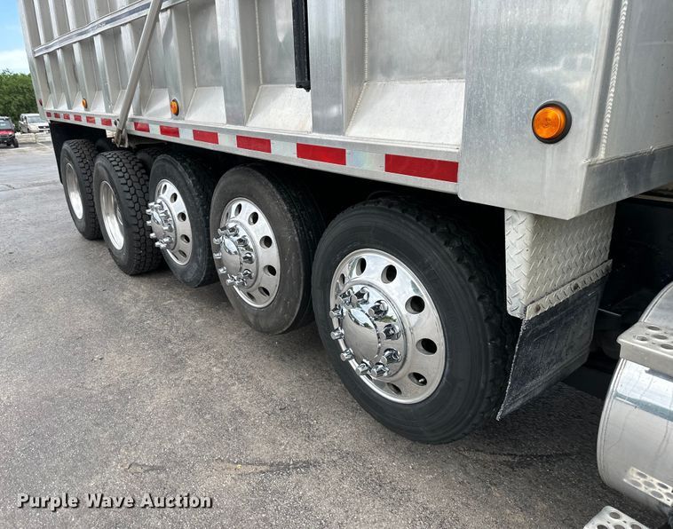 image for item DS4169 2004 Kenworth  T800 dump truck