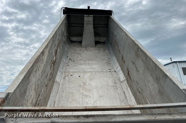 image for item DS4169 2004 Kenworth  T800 dump truck