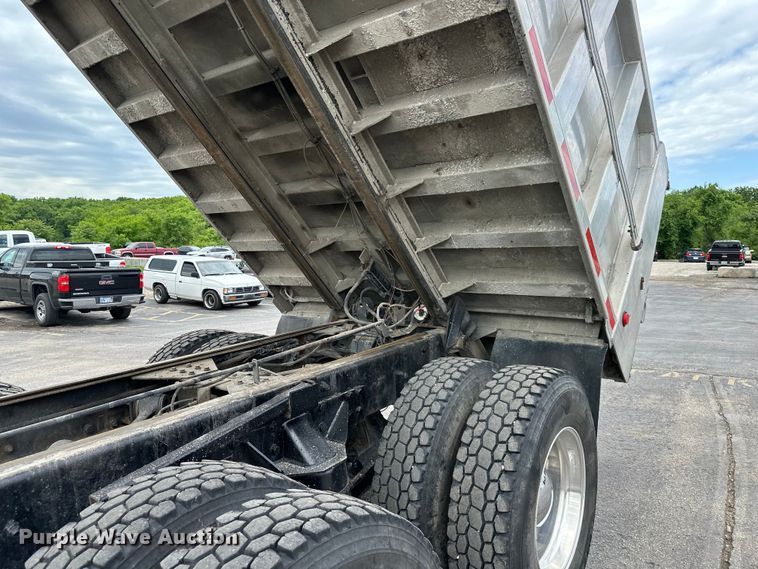 image for item DS4169 2004 Kenworth  T800 dump truck