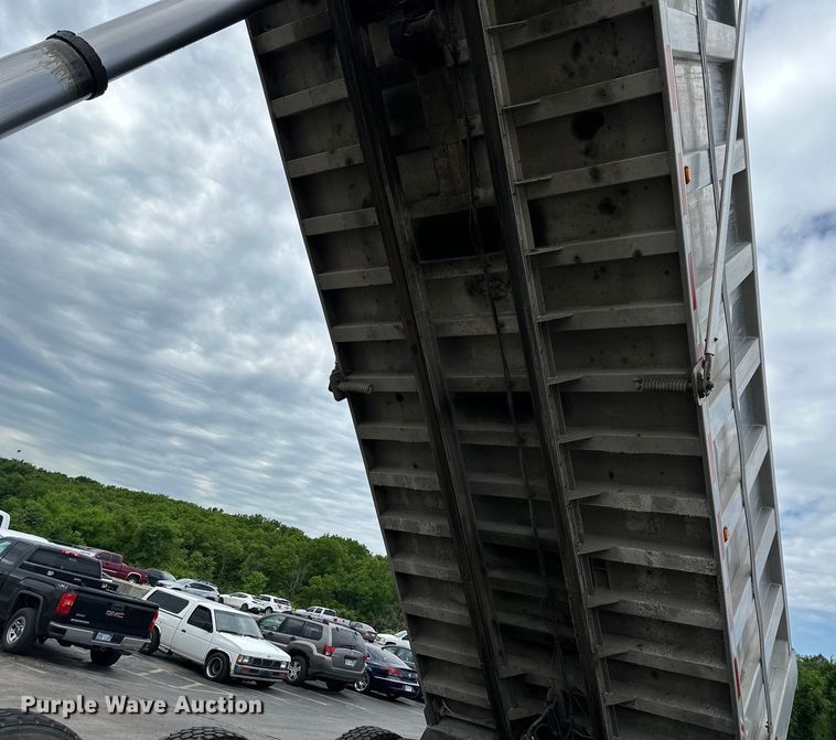 image for item DS4169 2004 Kenworth  T800 dump truck