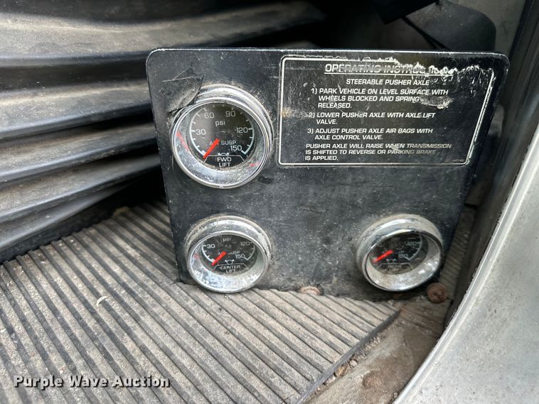 image for item DS4169 2004 Kenworth  T800 dump truck