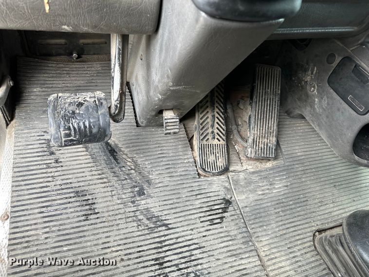 image for item DS4169 2004 Kenworth  T800 dump truck