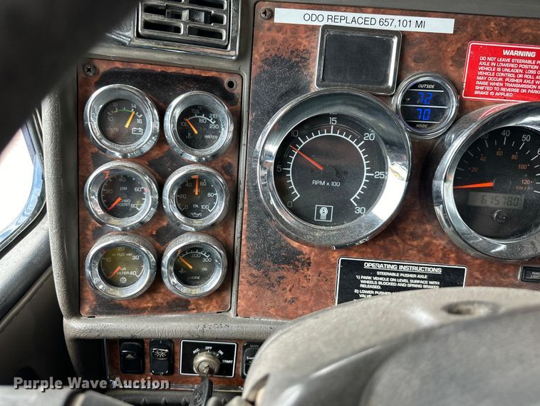 image for item DS4169 2004 Kenworth  T800 dump truck