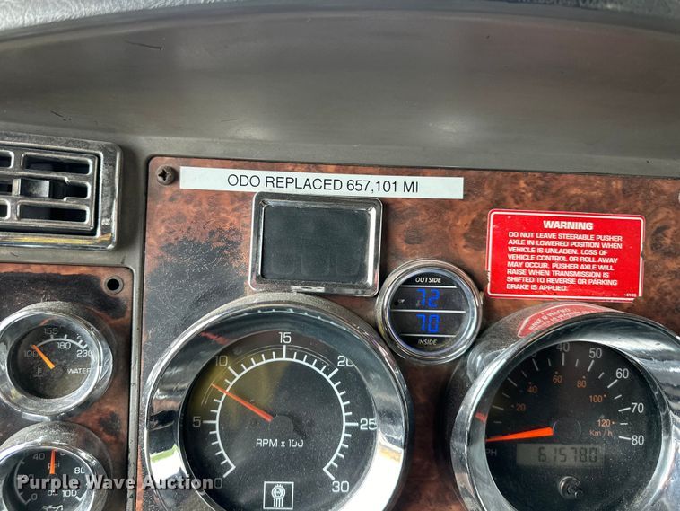 image for item DS4169 2004 Kenworth  T800 dump truck