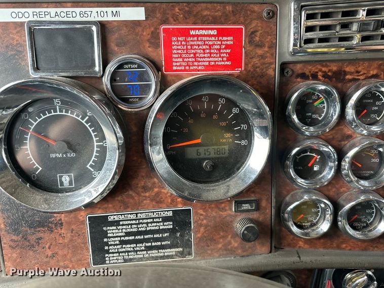 image for item DS4169 2004 Kenworth  T800 dump truck