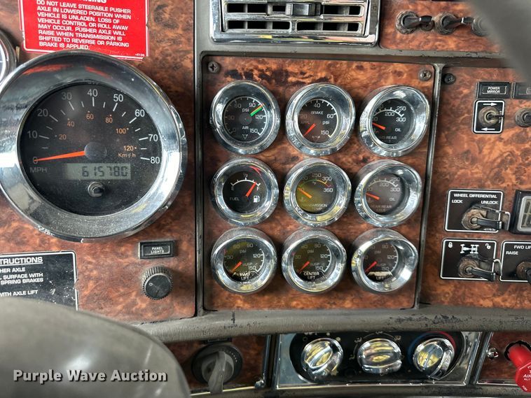 image for item DS4169 2004 Kenworth  T800 dump truck