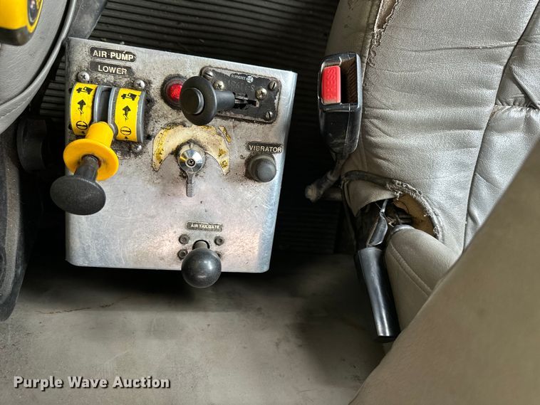 image for item DS4169 2004 Kenworth  T800 dump truck