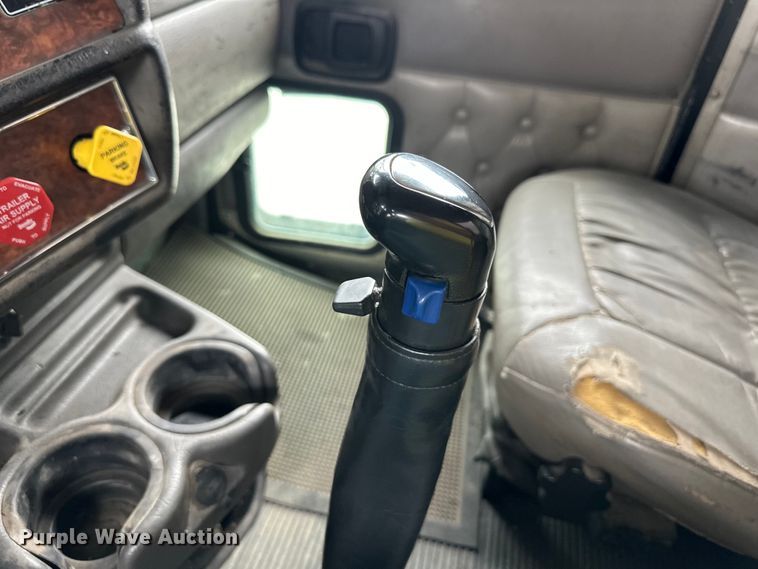 image for item DS4169 2004 Kenworth  T800 dump truck