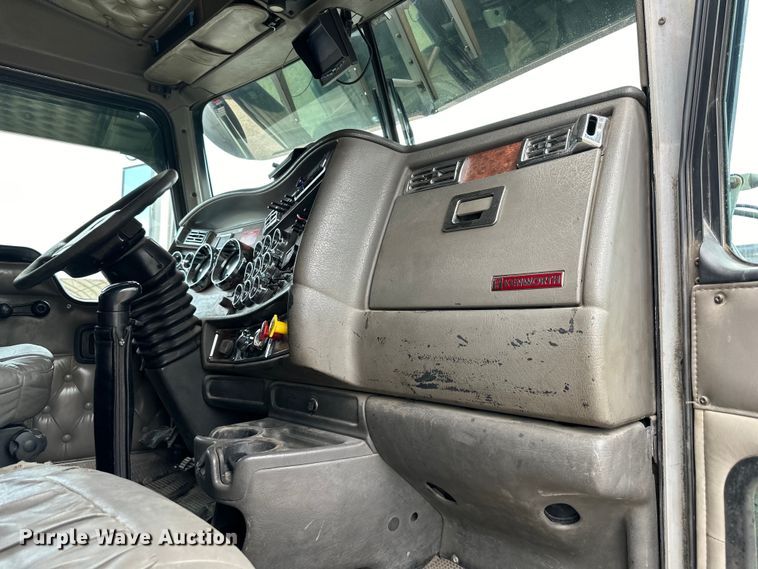 image for item DS4169 2004 Kenworth  T800 dump truck