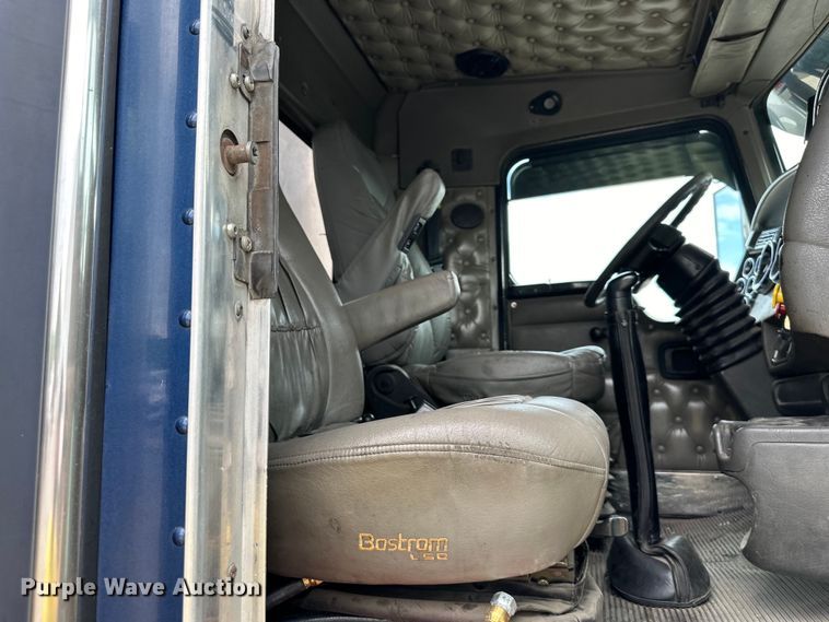 image for item DS4169 2004 Kenworth  T800 dump truck