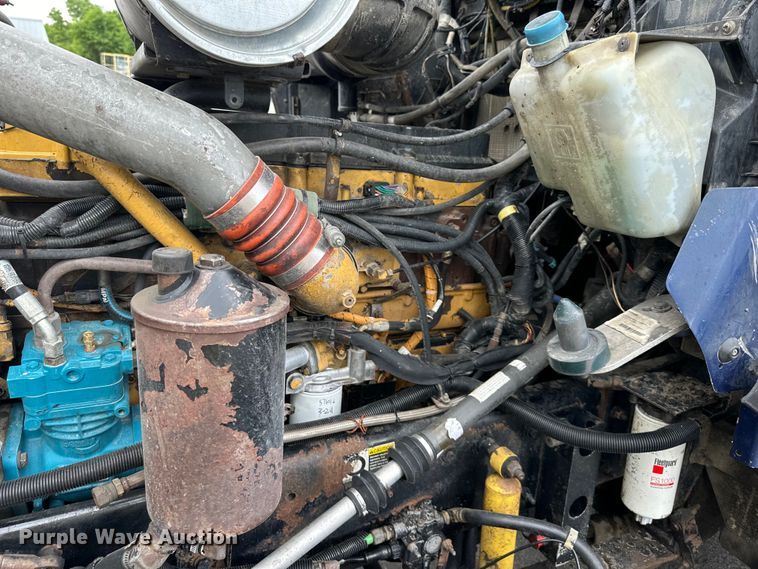 image for item DS4169 2004 Kenworth  T800 dump truck