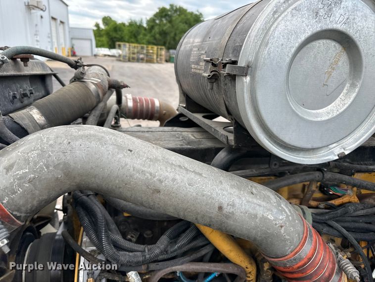 image for item DS4169 2004 Kenworth  T800 dump truck