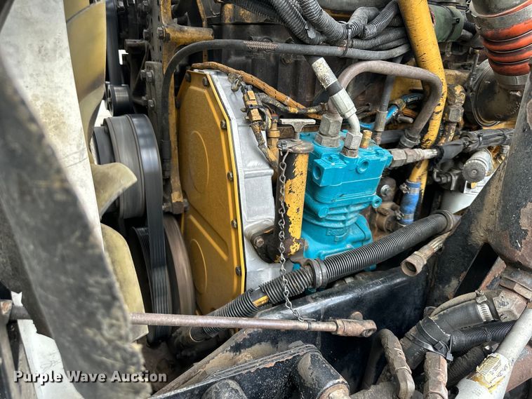 image for item DS4169 2004 Kenworth  T800 dump truck