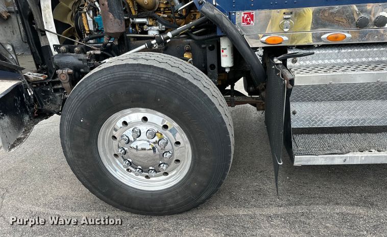 image for item DS4169 2004 Kenworth  T800 dump truck