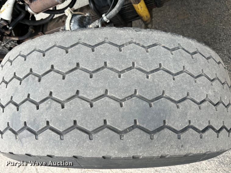 image for item DS4169 2004 Kenworth  T800 dump truck