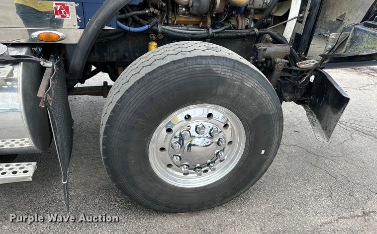 image for item DS4169 2004 Kenworth  T800 dump truck