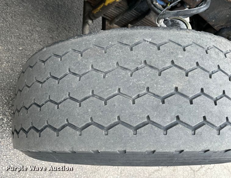 image for item DS4169 2004 Kenworth  T800 dump truck