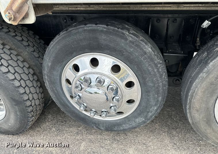 image for item DS4169 2004 Kenworth  T800 dump truck