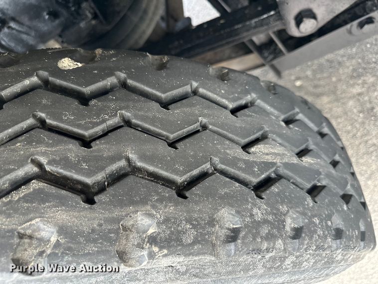 image for item DS4169 2004 Kenworth  T800 dump truck