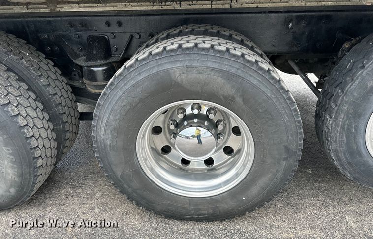 image for item DS4169 2004 Kenworth  T800 dump truck