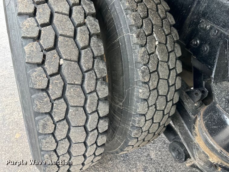 image for item DS4169 2004 Kenworth  T800 dump truck