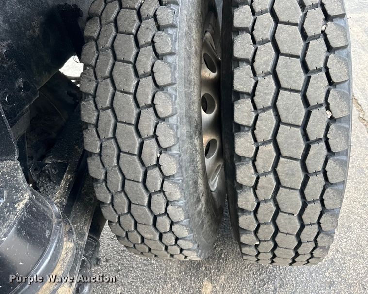 image for item DS4169 2004 Kenworth  T800 dump truck