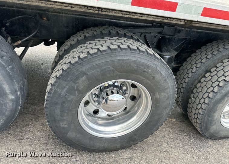 image for item DS4169 2004 Kenworth  T800 dump truck