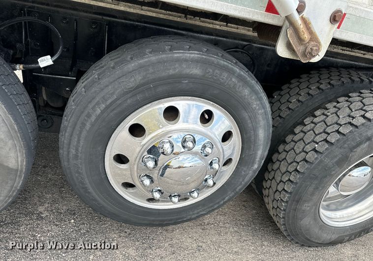 image for item DS4169 2004 Kenworth  T800 dump truck