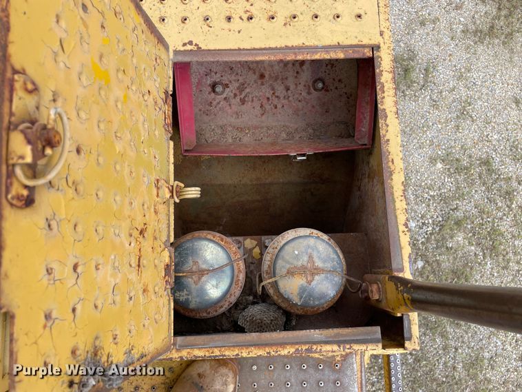 image for item DS5524 1983 Caterpillar  966D wheel loader