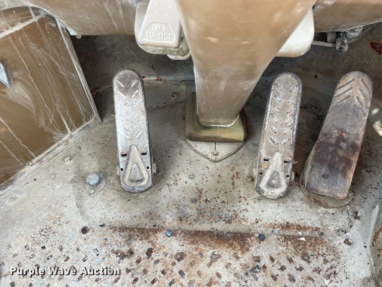 image for item DS5524 1983 Caterpillar  966D wheel loader