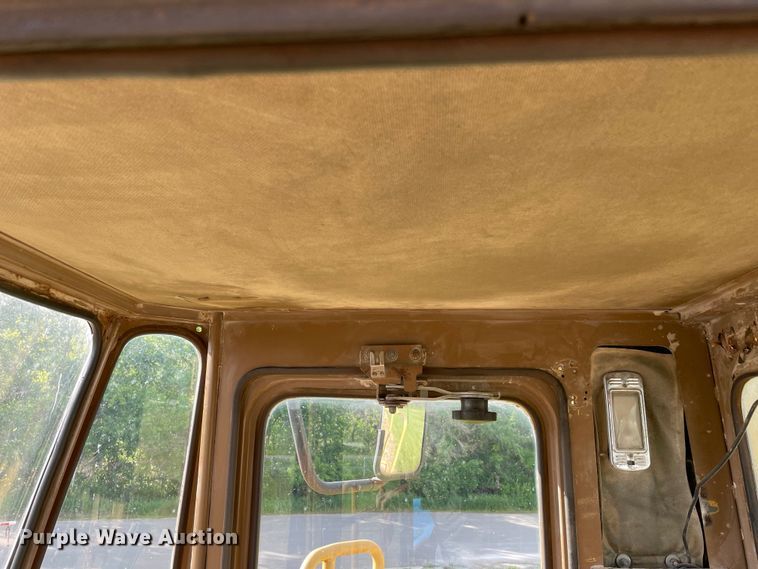 image for item DS5524 1983 Caterpillar  966D wheel loader